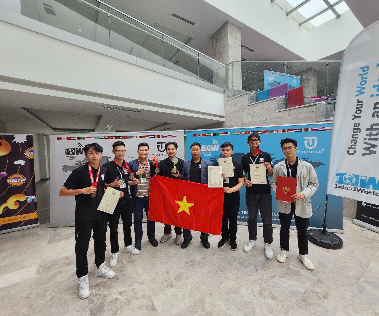 1 IDEAL 1 WORLD COMPETITION 2025