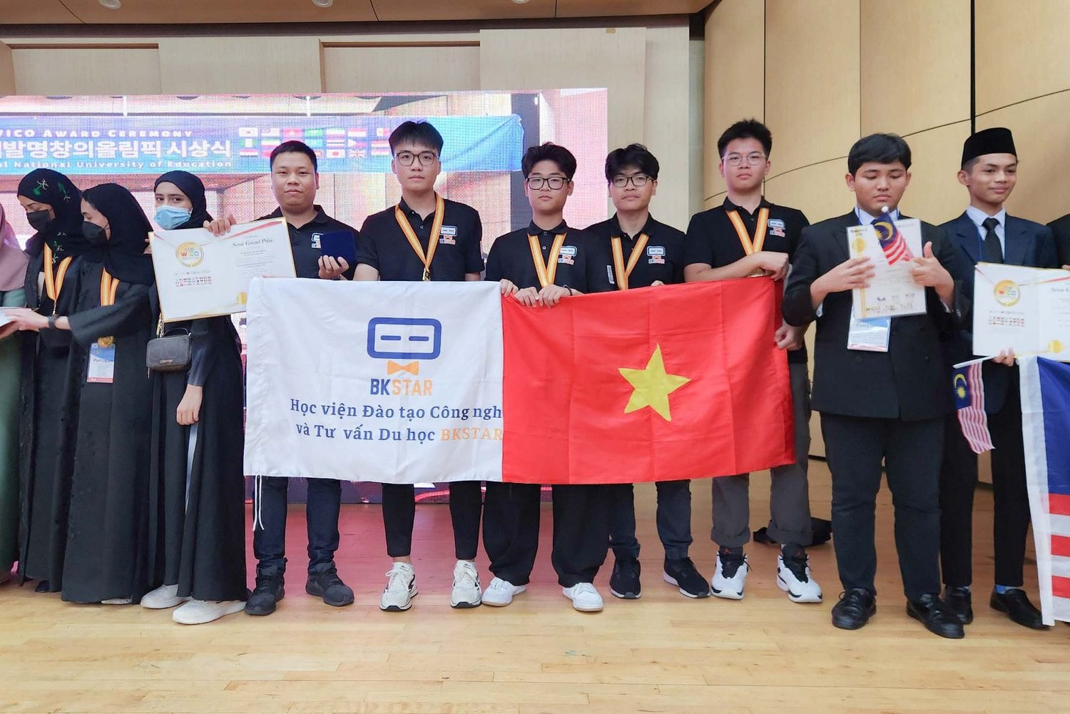 Hành trình chinh phục Huy chương Vàng WICO 2024 của nhóm học sinh Việt Nam